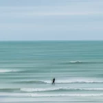 Un homme à la mer